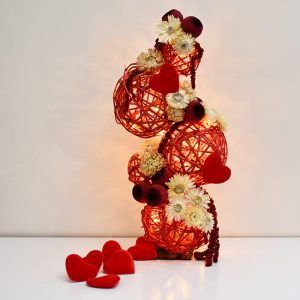 Pakket Valentijn 6: lata ballen op staander met led en droogbloemen