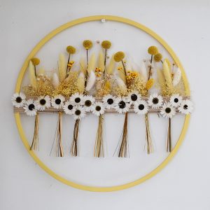 Pakket 7 : Metalen gele ring met koord en droogbloemen