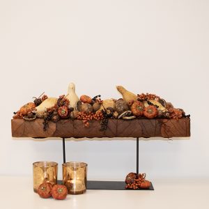 Pakket Herfst 8:  langwerpig stukje met cobrablad en droogmaterialen op staander